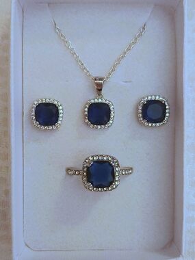 White Gold And Dark Blue Sapphire Jewelry Set